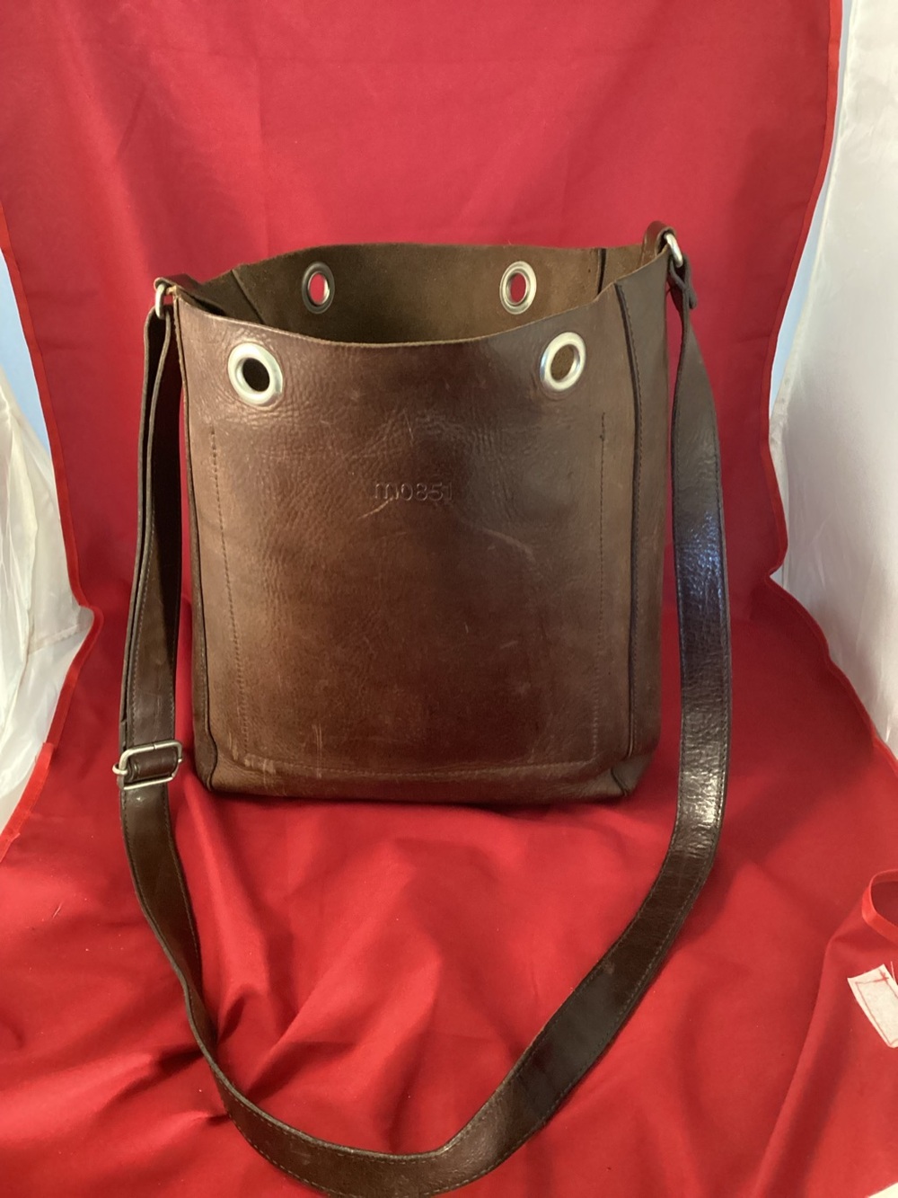 Men's M0851 Brown Leather Messenger Bucket Bag As Is